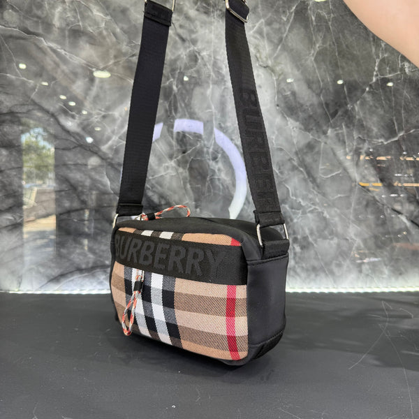 Burberry -  Τσαντάκι